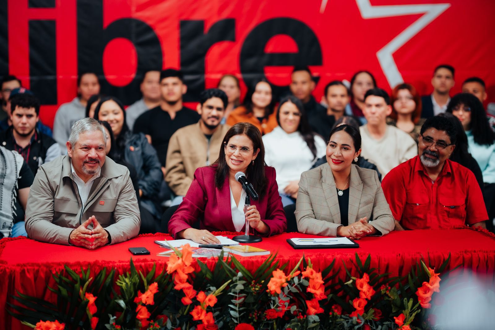 Debate nacional: rechazo al «Plan Venezuela» de LIBRE en Honduras por sectores estratégicos