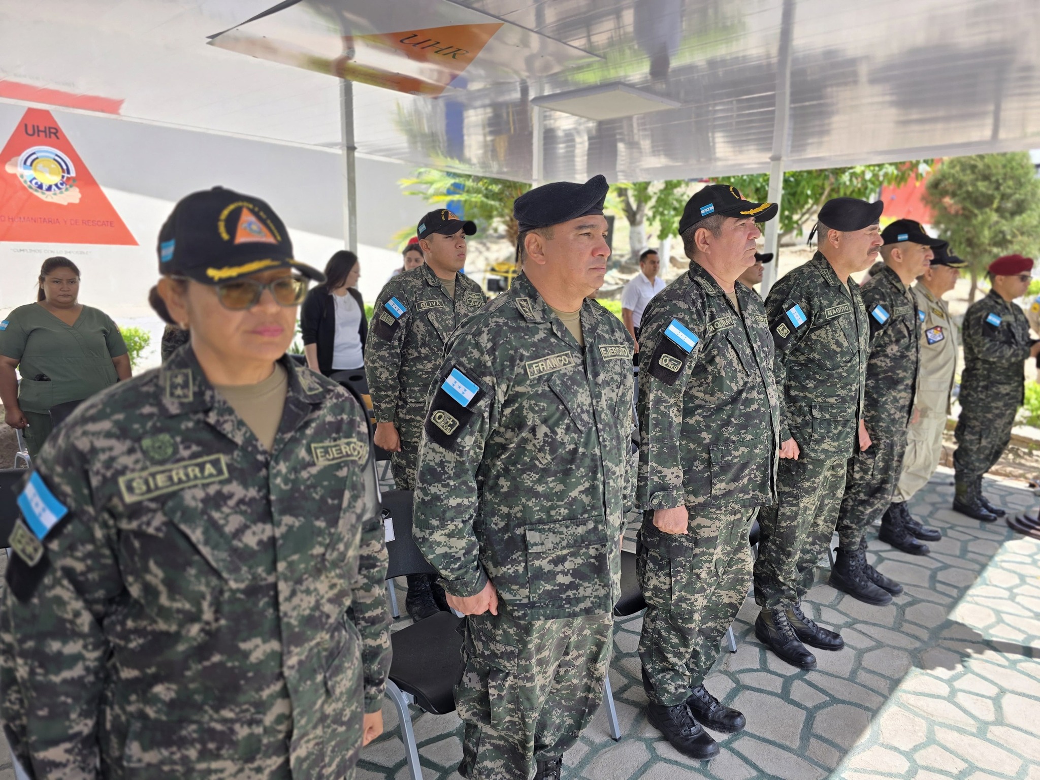 Crisis Electoral en Honduras: Hostigamiento a Periodistas y Presunto Boicot Militar