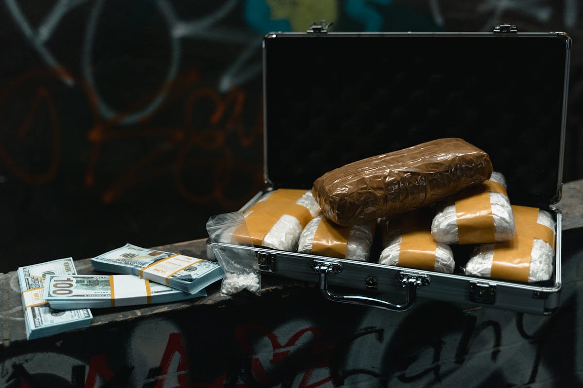 ¿De qué manera afecta el narcotráfico la economía de algunos países?